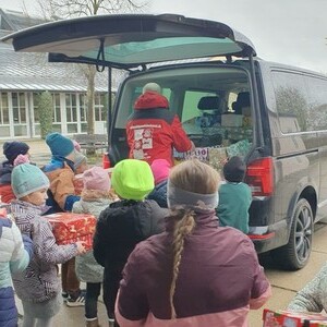 90 liebevoll verpackte Geschenke für Kinder in Osteuropa