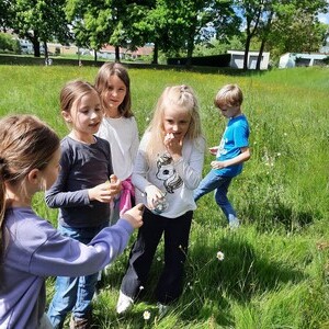 Erste Klassen erkunden Stadtweiherwiese