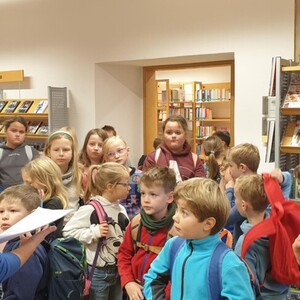 Eine ganze Schule in der Stadtbücherei Pfreimd (GS Trausnitz)