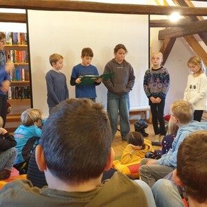 Eine ganze Schule in der Stadtbücherei Pfreimd (GS Trausnitz)