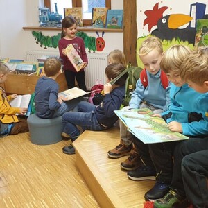 Eine ganze Schule in der Stadtbücherei Pfreimd (GS Trausnitz)