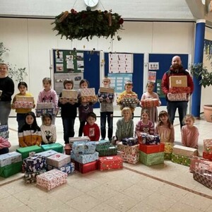Fleißige Helfer für den Weihnachtspäckchenkonvoi
