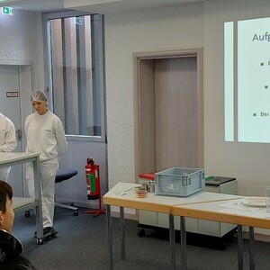 Die Klasse 8a besucht die Firma Bechtel im Rahmen der Berufsorientierung