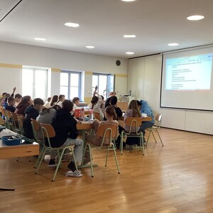 Schüler lernen den sicheren Umgang mit digitalen Medien