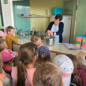 Auf der Wiese ist was los! - Ausflug der ersten Klassen