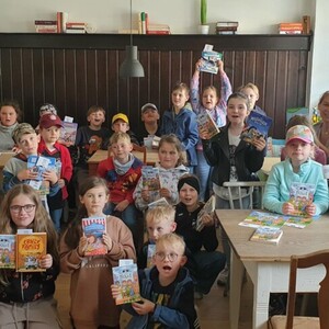 Grundschule Trausnitz erkundete das Buchcafé in Pfreimd zum Welttag des Buches