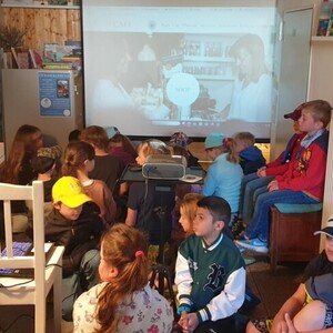 Grundschule Trausnitz erkundete das Buchcafé in Pfreimd zum Welttag des Buches