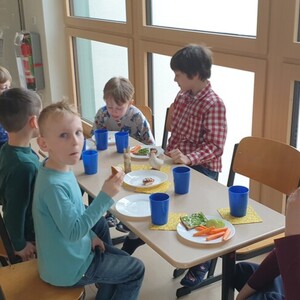 Herzliches Osterfrühstück im Landkinderhaus (GS Trausnitz)