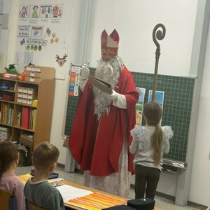 Nikolausbesuch in den ersten Klassen