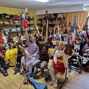 Neue Ukulelen für die Landgraf-Ulrich-Schule